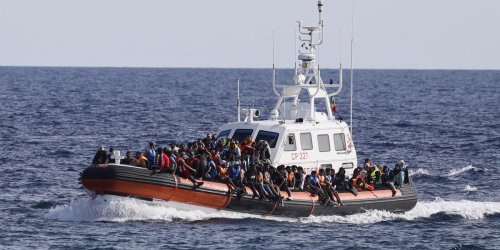 A Lampedusa sono state soccorse 630 persone migranti, una bambina di 15 mesi risulta dispersa - Il Post