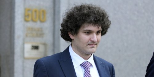Sam Bankman-Fried è stato condannato a 25 anni di carcere per frode - Il Post