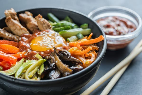 How to make South Korean bibimbap