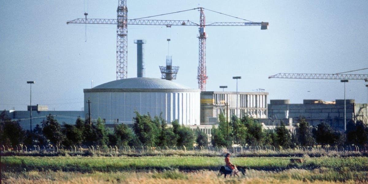 Empire Politician - 1981: Israeli Bombing of Suspected Iraqi Nuclear Facility