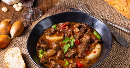 Super einfach gemacht und alles in einem Topf: Das beste Gulasch der Welt – mit Schweinefilet