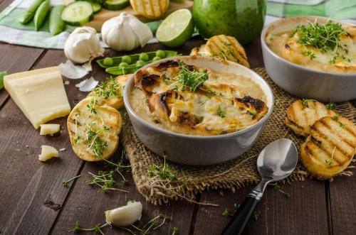 Geniales Rezept: Knoblauch-Suppe mit Käse überbacken! Mit einfachsten Zutaten zaubern Sie dieses leckere Essen – Sie wollen nie wieder etwas anderes