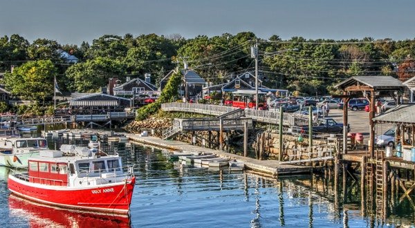 This Small Town Is the Best Place to Eat Lobster in Maine
