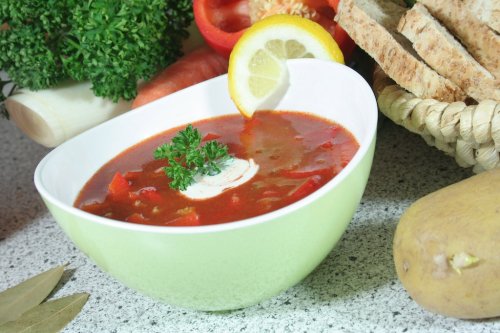 Die perfekte Suppe für den Sommer: So kochen Sie eine echte Schulküchen-Soljanka wie in der DDR– einfach, schnell und lecker zubereitet