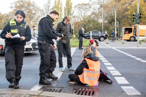 Richter verweigert Strafbefehl gegen Klima-Kleberin der „Letzten Generation“: Klimakrise ist „objektiv dringliche Lage“