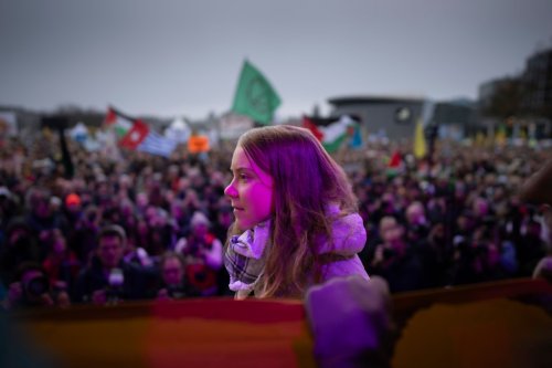 „Zerschlagt den Zionismus“, schreit Greta Thunberg auf der Palästina-Demo