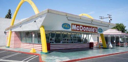 McDonald's mais antigo do mundo mantém padrão desde a inauguração, em 1953