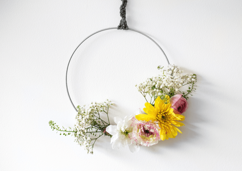How to make a spring wreath