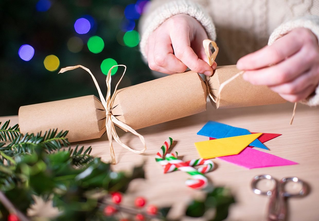 How to make your own Christmas crackers
