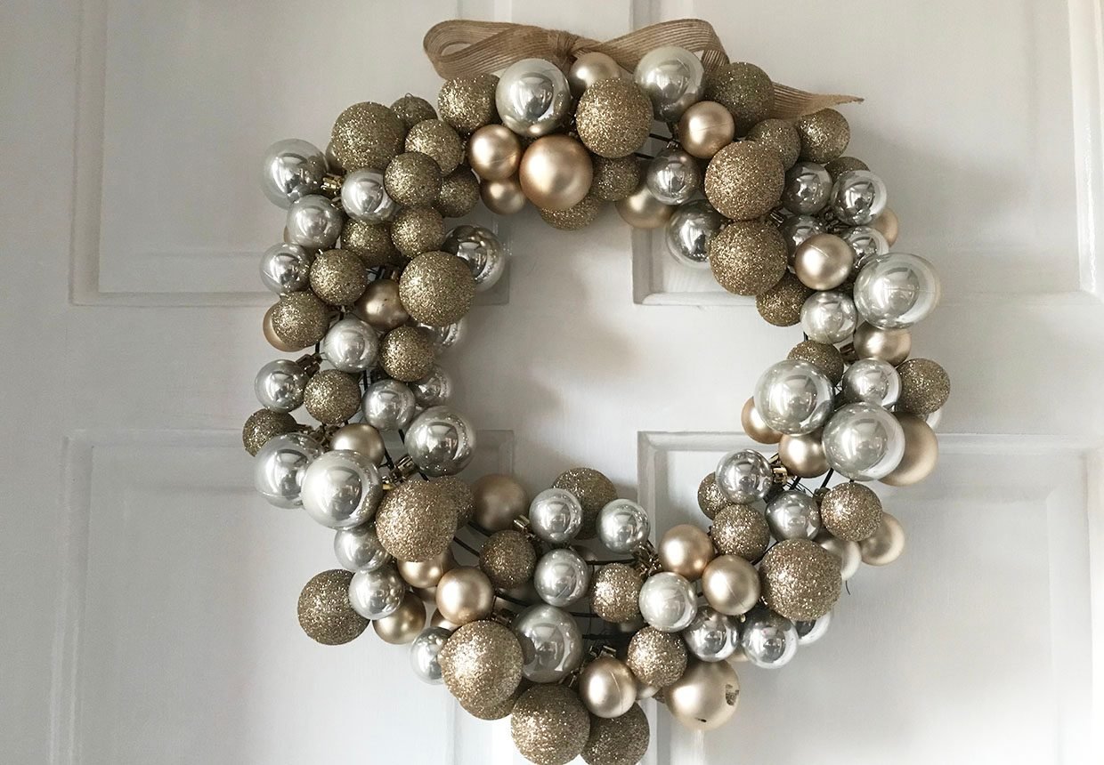How to make a bauble wreath in 5 easy steps
