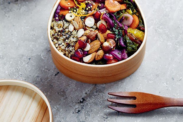 Winter jewels bento recipe with kale, red cabbage, carrots, orange and ginger