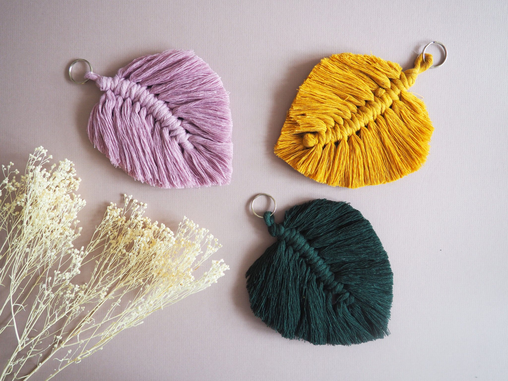 How to make a macrame feather keychain