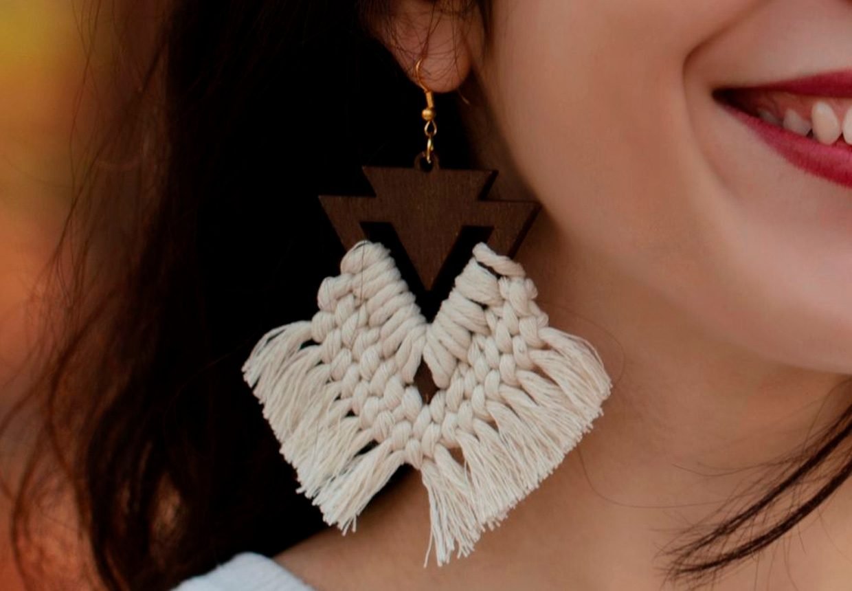 Make your own macrame jewellery: 16 ideas to start today