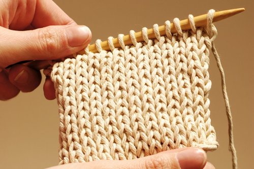 Stocking stitch (stockinette stitch) for beginners: all you need to know