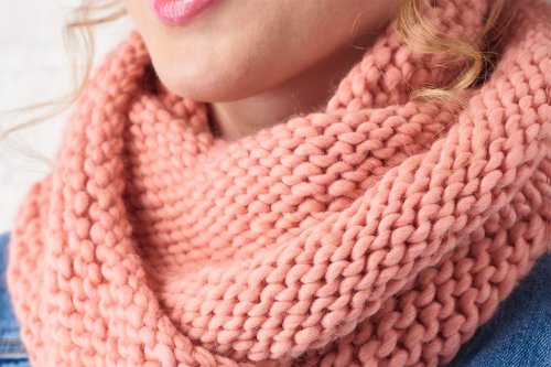 Easy scarf knitting patterns: Garter stitch cowl