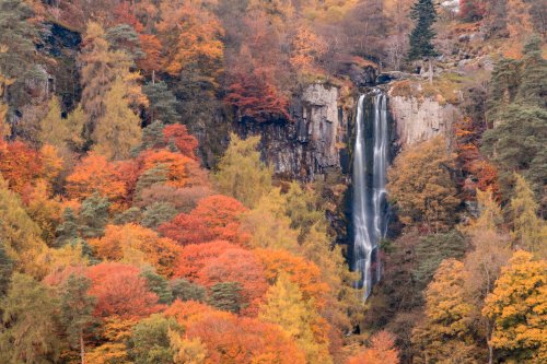 Virtual escapes: magnificent waterfalls and crashing cascades