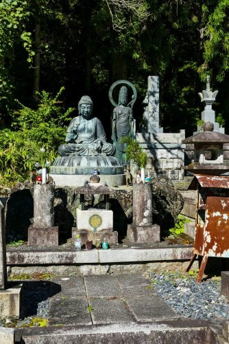 Okunoin – Der Friedhof der wartenden Geister