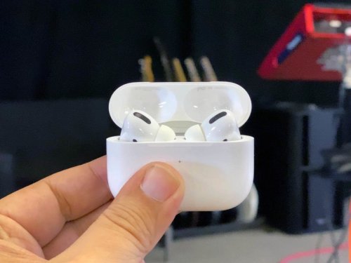 AirPods, AirPods Pro, and AirPods Max all have a new beta firmware update