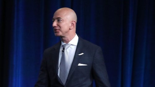 Jeff Bezos Banned PowerPoint Presentations in Meetings. What He Replaced Them With Is Nothing Short of Brilliant