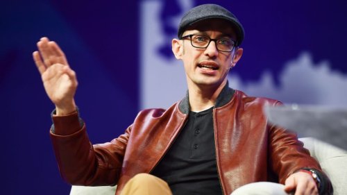 Shopify Founder: These Are the 2 Books That Made Me a Billionaire