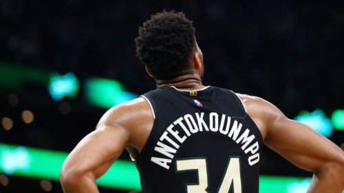 Giannis Antetokounmpo Just Gave a Master Class on the “Blue Dolphin Rule.” It’s a Lesson in Emotional Intelligence