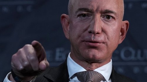 17 Jeff Bezos Quotes That Suddenly Take on a Whole New Meaning (After 2 Stunning Decisions)