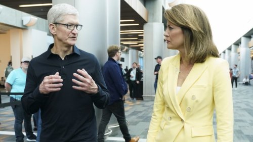 Tim Cook Uses These 5 Words to Take Control of Any Conversation