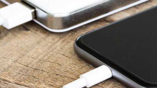 A PhD Student May Have Accidentally Found a Way to Make Your Phone Battery Last 400 Years