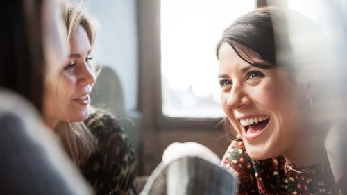 17 Tricks Emotionally Intelligent People Use to Avoid Awkward Conversations and Get Along With Everyone