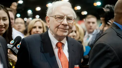 Warren Buffett Said He Could End the Deficit in 5 Minutes With 1 Rule. His Plan Would Cost Lawmakers Their Jobs