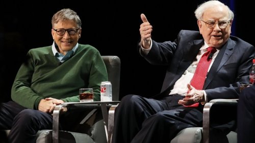 Warren Buffett Says Doing 1 Thing Separates Successful People From Everyone Else (and It Stunned Bill Gates)