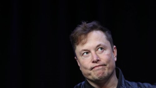 Elon Musk Just Deleted His 'Go to War' Tweet About Apple. Can You Guess the 1 Thing That's Missing?