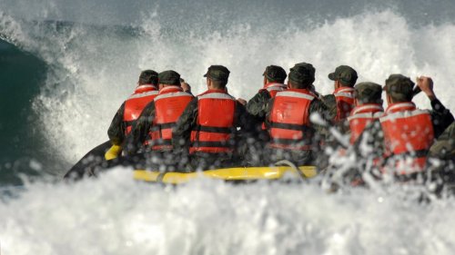 Navy SEALs Use These 4 Psychology Tricks to Succeed Under Extreme Pressure
