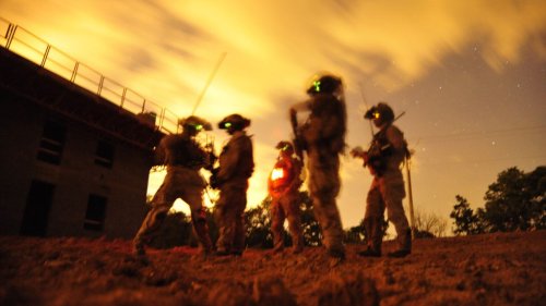 4 Navy SEAL Tactics to Think Clearly in a Crisis