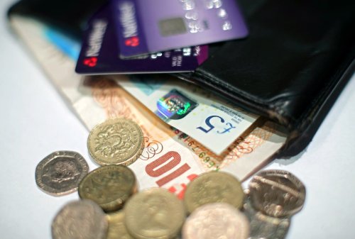 More than half of Britons on £80,000 to £100,000 a year think they earn ‘about average’
