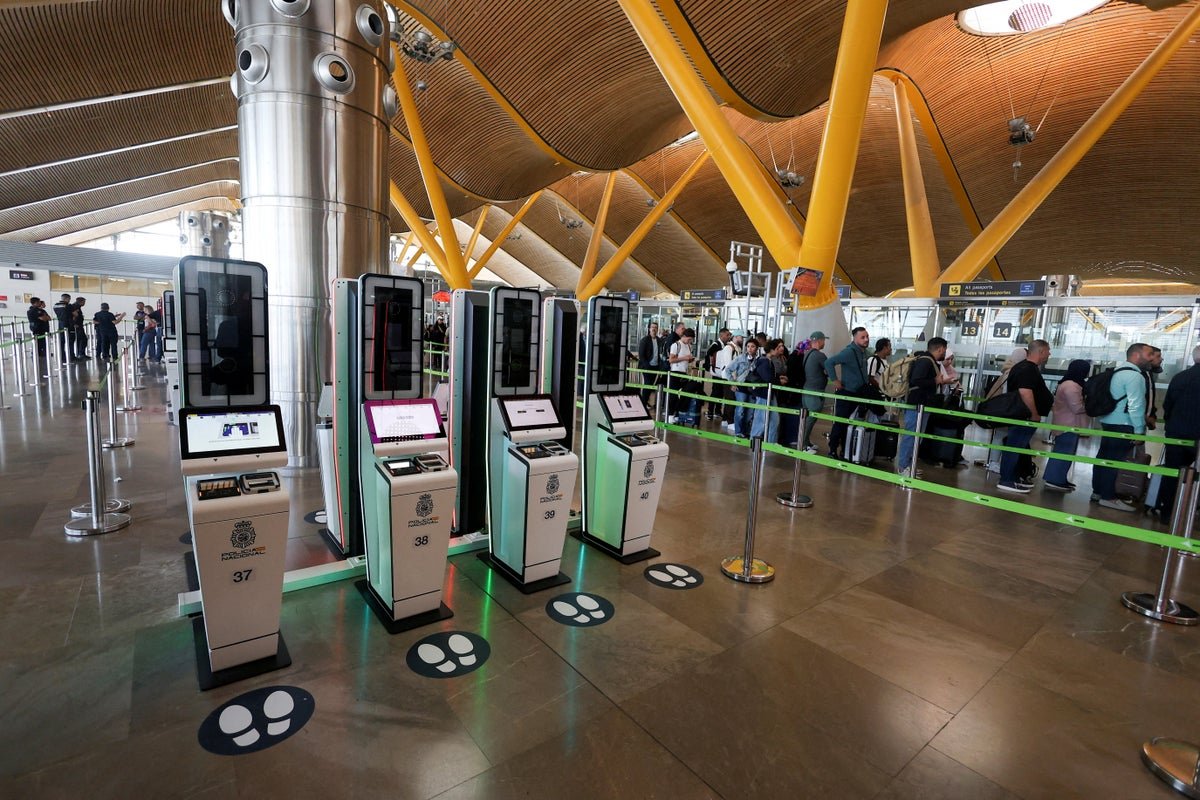 New EU border system triples times to get through passport control for UK