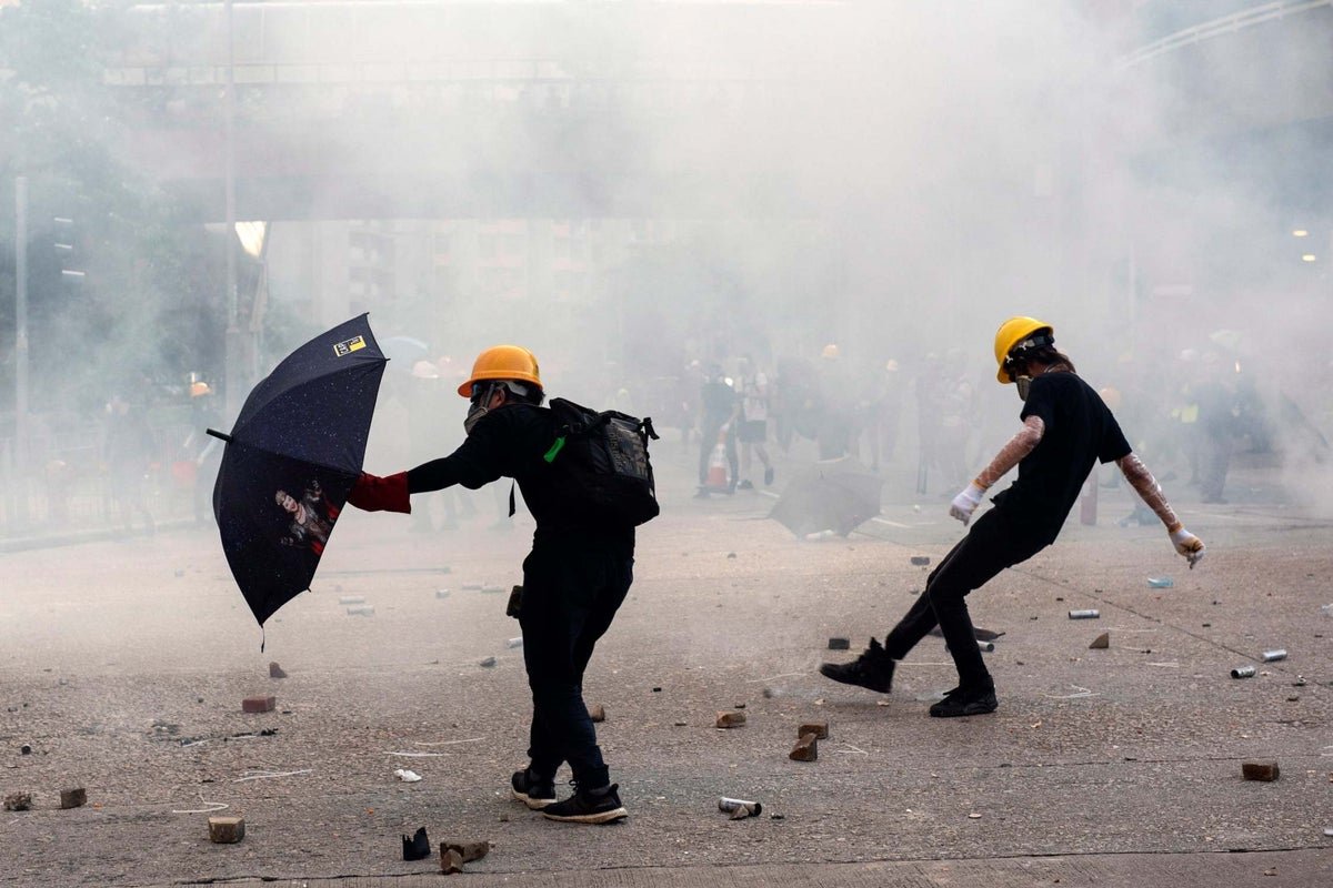 ‘Be water’: Hong Kong protesters adopt Bruce Lee tactic to evade police crackdown | The Independent