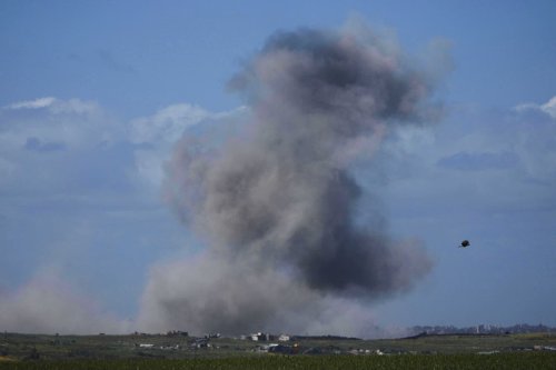 Israel sends troops into Gaza as it intensifies pressure over peace deal