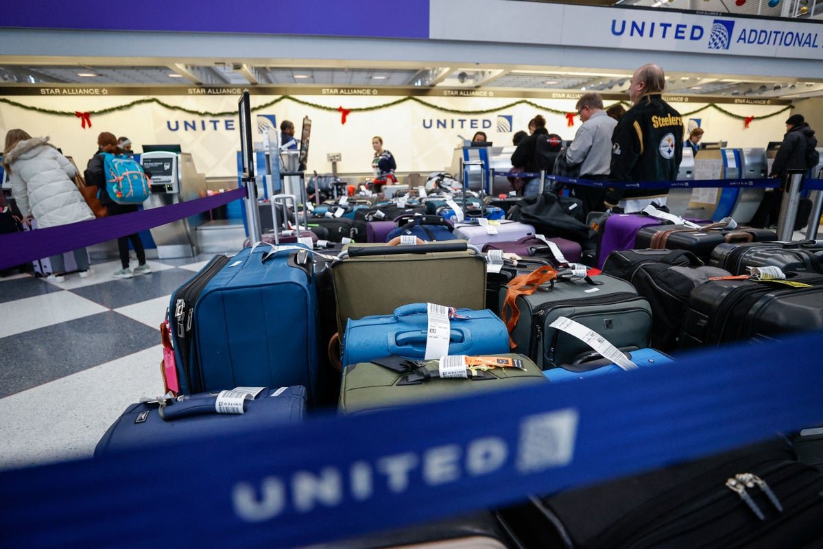 United Airlines extends test pilot program that changes how you check your luggage