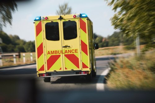 Drivers could be fined £1,000 for letting ambulance pass - how to avoid it