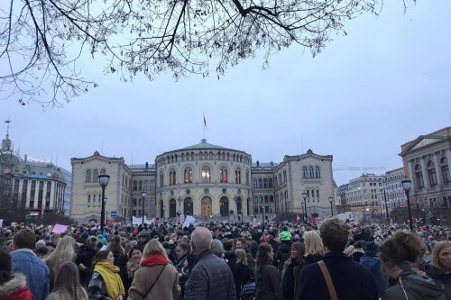 Abortion demonstrations draw thousands across Norway after prime minister proposes tightening laws