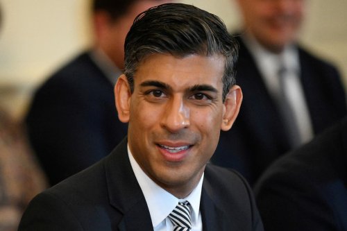 Martin Lewis gives dire warning over cost of living crisis as Rishi Sunak quits