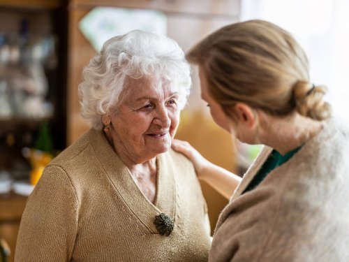 Five symptoms of dementia and early warning signs