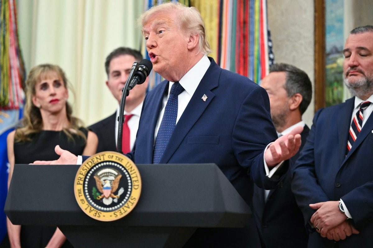 Trump makes strange claim that ‘George Washington had two desks’ to justify getting rich off his presidency