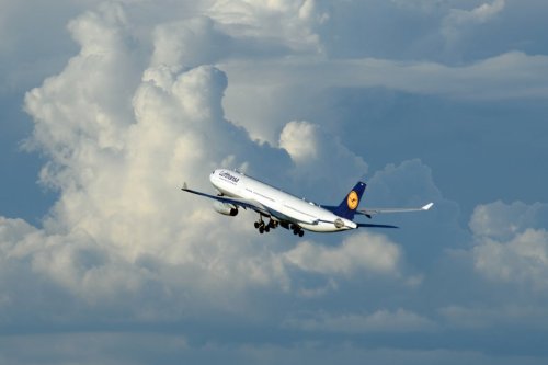 Lufthansa plane to Seville flew for 10 minutes with no one at the controls after co-pilot fainted