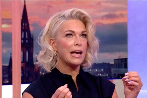 Hannah Waddingham says she received written apology from photographer she dressed down