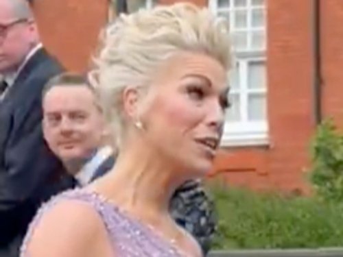 Hannah Waddingham confronts photographer for Olivier Awards request