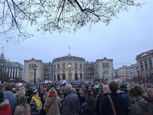 Abortion demonstrations draw thousands across Norway after prime minister proposes tightening laws