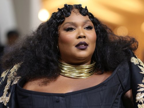 Lizzo pledges $500,000 to Planned Parenthood after US Supreme Court overturns Roe v Wade
