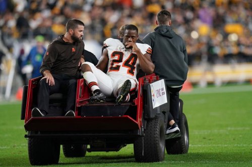 T.J. Watt's scoop-and-score lifts Steelers past Browns 26-22 as Cleveland  loses Nick Chubb to injury